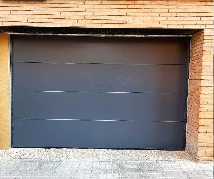 PUERTA GARAJE SECCIONAL EN VALENCIA